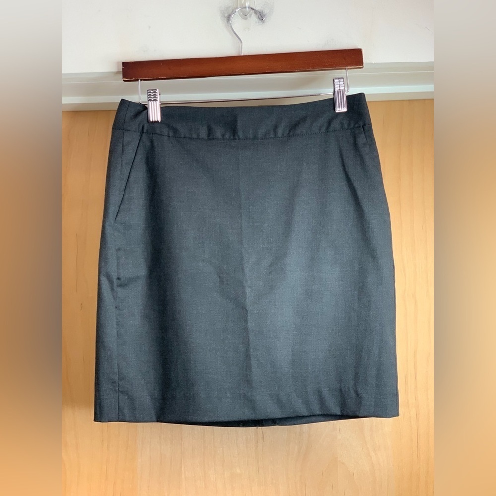 Banana Republic Charcoal Mini Skirt.    Size-2 Petite